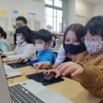 放課後児童クラブ「ひまわりクラブ」にてICT機器に触れる機会を提供いたしました。