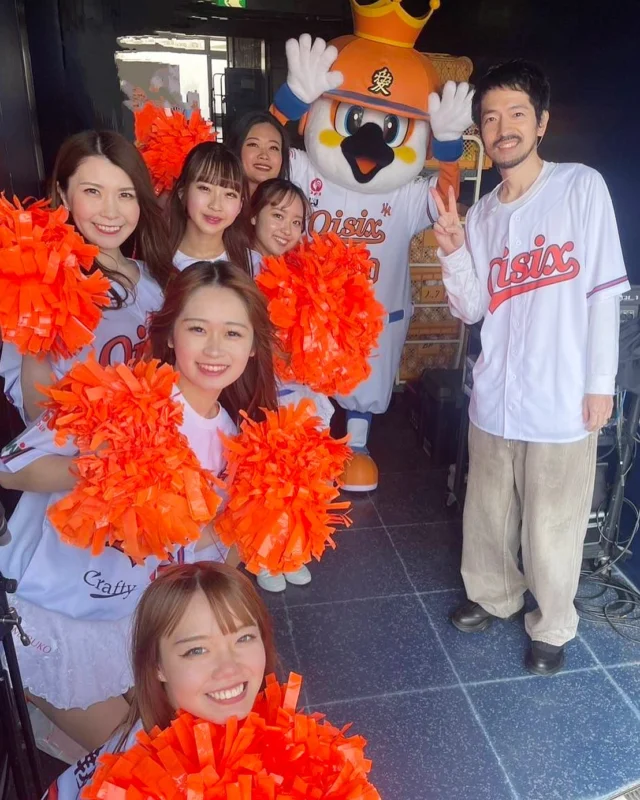 🎙️
本日のホーム開幕戦
オープニングに
元ロードオブメジャー
@kenichi_kitagawa 
けんいちさんが登場✨
♪
『PLAY THE GAME』

Openingとともに
試合後のSpecial Liveへも
私達も出演をさせていただきました。
♪
『心絵』
『大切なもの』
『僕らだけの歌』
けんいちさん
大変光栄でございました。
素敵なLIVEをありがとうございました✨

Let's Go!Oisix🔥
ALBIREX BC🔥

#けんいち　さん
#球場　#ライブ
#オイシックス新潟アルビレックスBC
#niigata 
#oisix
#新潟
#オイシックス新潟アルビレックスベースボールクラブ
#2025シーズン
#ハードオフエコスタジアム
#新潟アルビレックスBC
#アルファくん
#albirexcheerleaders 
#アルビチア
#アルビレックスチアリーダーズ
#野球チア