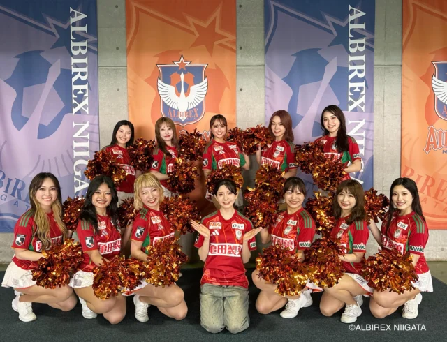 ⚽️
WIN!
2-1

明治安田J2・J3百年構想リーグ　
WEST-Aグループ　
第17節vs 奈良
明治安田presentsJ活サンクスデー

本日も熱い熱い応援をありがとうございました🔥

ミヨッテステージでは
@cherryfairy1123 
菅原りこさんとのコラボパフォーマンスを
披露✨とっても素敵な歌声にメンバー一同感激✨
貴重な機会をいただきありがとうございました！

そして、応援に駆けつけてくれたスクール生も元気いっぱいのパフォーマンスをありがとうございました！

次回ホームゲームは
5月23日（土）
最終節となる愛媛戦
14:00キックオフ
第25期生のラストパフォーマンスとなります。
@denka_bigswan_stadium 
でお会いしましょう！

Let's Go! ALBIREX!!

#albirexniigata
#アイシテルニイガタ
#albirexcheerleaders
