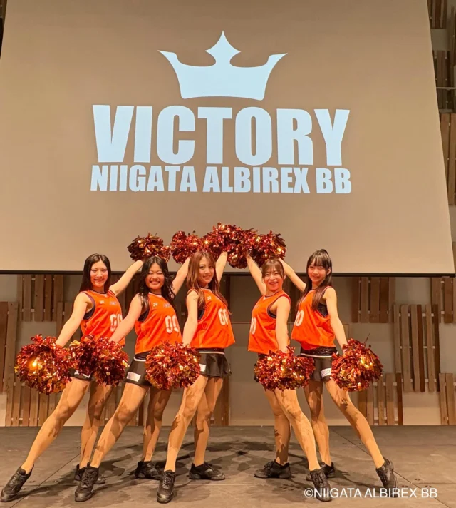 🏀
WIN!
74-71

PLAY OFF2025-26 
QFvs岡山

パプリックビューイング🔥
平日にも関わらずたくさんのご来場、
そして熱いブーストをありがとうございました🔥

We 're Always 
On Your Side.

Let's  go❗️
ALBIREX BB🔥

#アオーレ長岡
#albirexbb 
#albirexcheerleaders