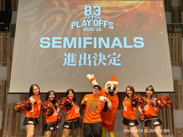 🏀
64-57

TO THE NEXT STAGE✨
🔥SEMI FINALS🔥

PLAY OFF2025-26 
QFvs岡山
GAME3

現地の皆さま、
パプリックビューイングへご来場の皆さま
本日も熱い熱い熱いブーストを
ありがとうございました🔥

@yuki_tateishi_ さん
アルードくん
@djmaru_tpp さん
スタッフの皆さまありがとうございました！

We 're Always 
On Your Side.

Let's  go❗️
ALBIREX BB🔥

#アオーレ長岡
#albirexbb 
#albirexcheerleaders