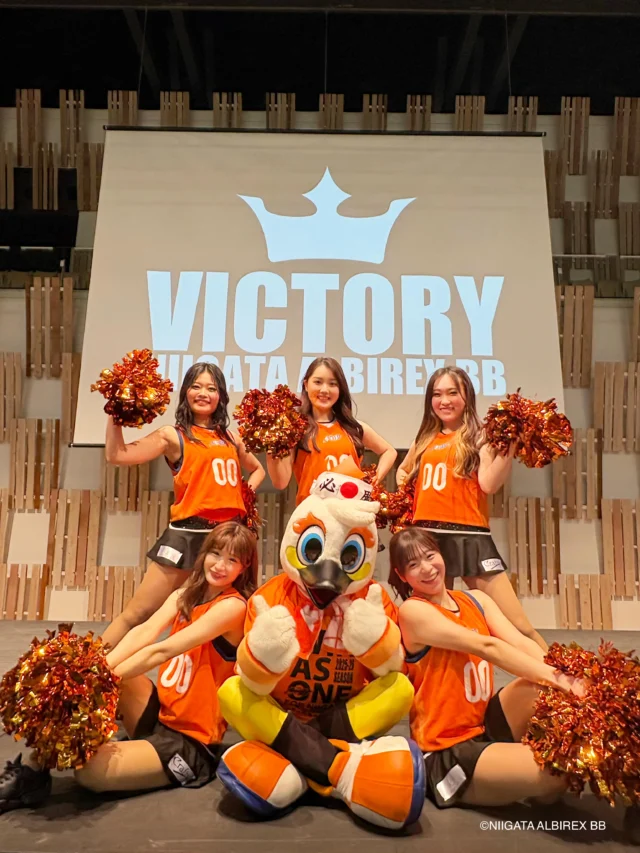 🏀
80-75

PLAY OFF2025-26 
SFvs香川
GAME2

パプリックビューイング🔥
たくさんのご来場
そして、
本日も熱い熱いブーストを
ありがとうございました。
明日も勝利で🔥🔥🔥

We 're Always 
On Your Side.

Let's  go❗️
ALBIREX BB🔥

#アオーレ長岡
#albirexbb 
#albirexcheerleaders