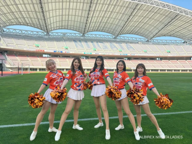 ⚽️
.WE
0-0

@uoroku.official サンクスデー
SONPO WEリーグ第20節
NSGグループサンクスデー
新潟アルビレックスレディース
vs 大宮アルディージャWOMEN

最後まで熱い熱い応援を
ありがとうございました❗️
たくさんのご来場をいただき
本当にありがとうございました。

本日はジュニアチアリーダーズ、
スクール生も応援に駆けつけました！
元気いっぱいのパフォーマンスを
ありがとうございました。

#WEリーグ
#アルビレックス新潟レディース
#女子サッカー
#albirexcheerleaders 
#アルビチア