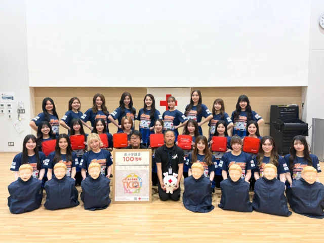 ❤️
with you

AED講習会

チームパートナー
日本赤十字社 新潟県支部
小原様、間嶋様
@nisseki_niigata 
のご協力のもと「救急法」の講習をしていただきました。

AED講習を通じて「自分たちにも救える命がある」と実感し、いざという時に動ける勇気と自信を持てたことは、チームにとっても大変心強い体験となりました。貴重なご指導をありがとうございました。

→→→❤️

#日本赤十字社 
#日赤新潟県支部
#ハートラちゃん
#albirexcheerleaders
#アルビチア