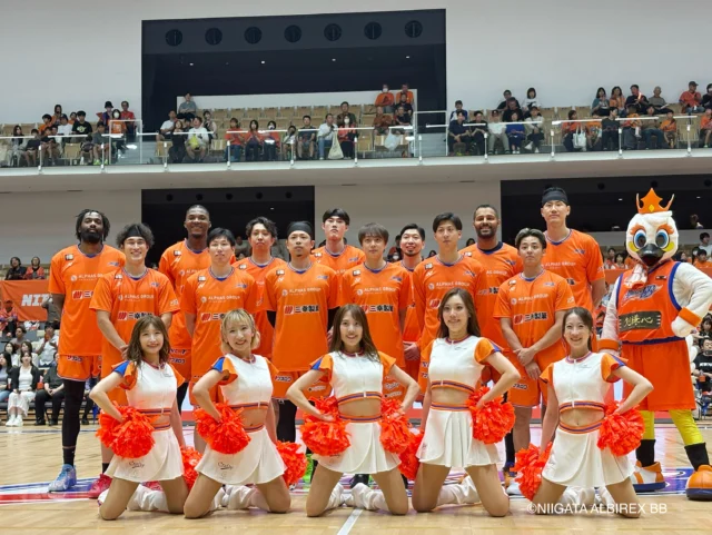 🏀
WIN!
79-68

PRE-SEASON GAME2026
vs品川

たくさんのご来場✨
そして、熱い熱いブーストを
ありがとうございました🔥

JUST US!!

さあ！いよいよ
9月26日（土）ホーム開幕戦です🔥
ハリセンの音いっぱいのアオーレにしましょう🔥
Let's  go❗️ALBIREX BB‼️

#シンバスケ
#albirexbb 
#bリーグ 
#albirexcheerleaders 
#アルビチア