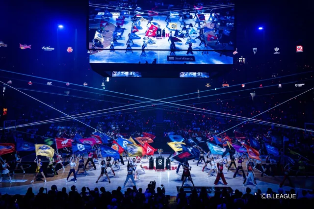 🏀
りそなグループ 
B.LEAGUE 2026-27
B.LEAGUE PREMIER 
OPENING SELECTION

ALVARK 
TOKYO 
vs 
RYUKYU
GOLDEN KINGS

55 CLUBS CEREMONY に
@albcheer_mio 
が出演をさせていただきました。

新たなステージへと踏み出すB.LEAGUEの開幕を告げる特別なセレモニー✨このような素晴らしい節目の場に携わらせていただき大変光栄でした。

参加されたパフォーマーの皆さま、関係者の皆さま、本当にありがとうございました。
今シーズンもさらに盛り上げて行きましょう🔥
GO❗️ B.LEAGUE‼️

#シンバスケ
#albirexbb 
#bリーグ 
#albirexcheerleaders 
#アルビチア