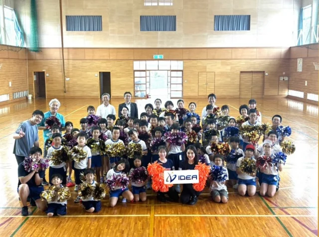 🏫

パートナーの
株式会社イデア様
日本赤十字社新潟県支部様の
ご協力のもと
@albcheer_chihana 
@albcheer_koharu 
の2名が
糸魚川市立大野小学校
糸魚川市立田沢小学校へ
訪問しチアダンス教室を実施しました。
また、6年生の皆さんへ
チアリーダーの活動や、メンバーのお仕事・学業との両立についてのお話をさせていただきました。

大好きな事を続けるパワーと周りの人への感謝の気持ちを忘れず、これからもさらに大切にしたい人、大切にしたいものに出会い、豊かな学校生活となりますように✨

皆さんの温かい笑顔が最高でした。
また、お会いできる日を楽しみにしています。

📸
掲載許可をいただきました際は
掲載させていただいております。

#イデア 様
#日本赤十字社新潟県支部 様
#アルビチア