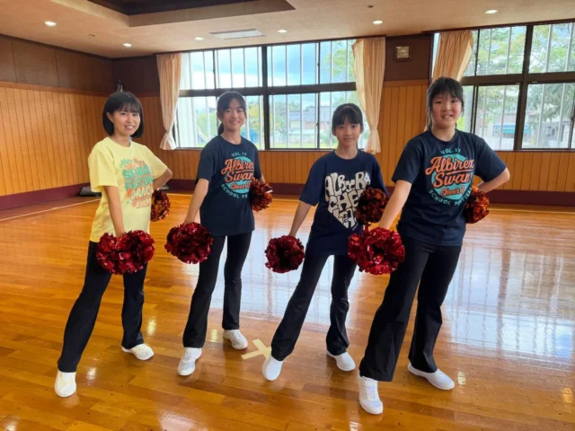 🐬
【佐渡ハイブリッドコース】
1ヶ月に3回、お友達と楽しくチアダンス♪
月2回のオンラインレッスンと月1回の対面レッスンを頑張っています！

本日は対面レッスンでした😊✨
涼しくなり、踊りやすい季節になってきましたが、レッスンの最後にはみんなたくさん汗をかきながら頑張りました‼︎👏
フェスダンスも曲に合わせて最初から最後まで通して踊れるようになり、ますます楽しく踊っています♪

#佐渡
#習い事
#アルビレックスチアリーダーズスクール
#チアダンススクール
#ダンスレッスン