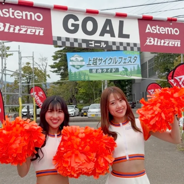 🚴‍♀️

第2回上越サイクルフェスタ2026 
里山ライドの応援に
@albcheer_mio 
@albcheer_aoi 
の2名で参加させていただきました。

高田城址公園をスタートし、中郷・板倉・高士・三和・安塚地区の各エイドステーションを移動しながら、エイドグルメのお渡しや応援を実施！長い距離に挑むライダーの皆さまへ、少しでもパワーをお届けできていたら幸いです。

主催者ならびに関係者・地域の皆さま、素敵な時間をありがとうございました。

#上越サイクルフェスタ #里山ライド#サイクルイベント#アルビチア