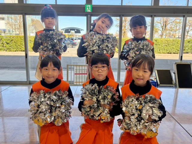 .
.
.
2026.10.18(Sun)

万代島多目的広場 大かまにて開催された
親子向けイベント【ママカフェマルシェ】に出演させていただきました🌟

ハンドメイドマルシェやキッチンカーも出店しており
とても温かい空間でしたね☺️🧡

出演させていただきありがとうございました🙇‍♀️

#アルビレックスチアリーダーズスクール
#アルビレックス
#ママカフェマルシェ
#万代島多目的広場
.
.